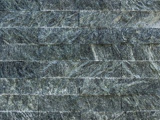 Плитка 200x40x20 "рваный камень" змеевик